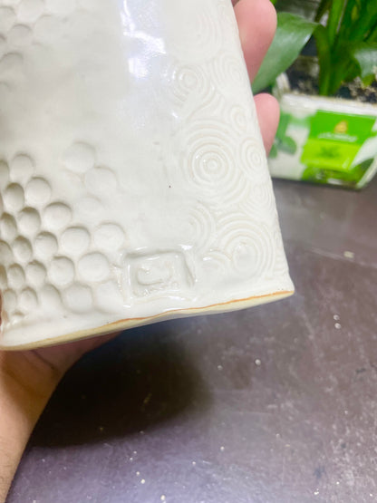 Honeycomb Circle Life Vase in White