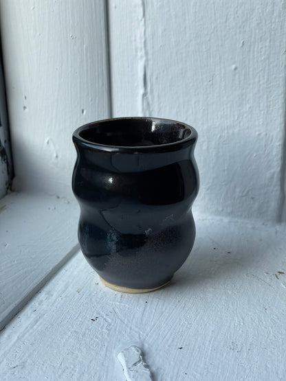 Teeny vase Shiny vs Matte Black