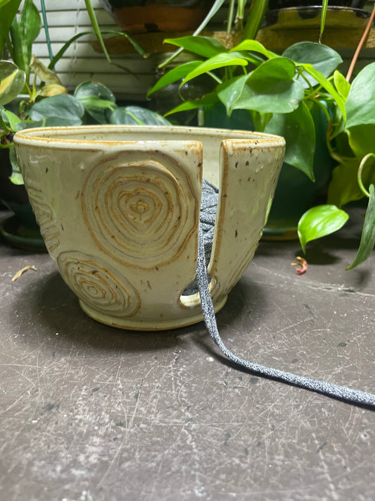 Rusty White Yarn Bowls Circle Pattern Knitting Bowls