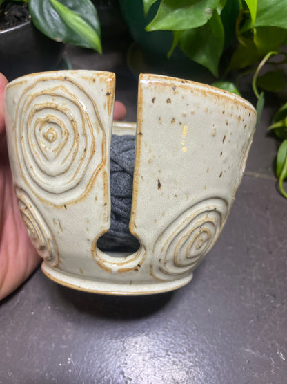 Rusty White Yarn Bowls Circle Pattern Knitting Bowls